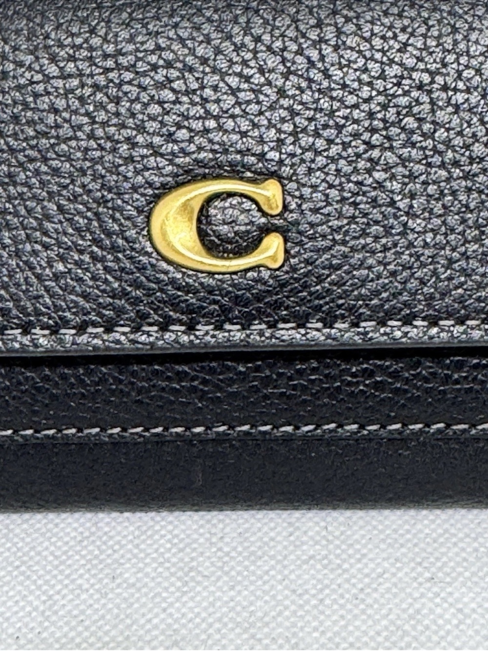 Coach Black Pebbled Leather Continental Wallet with Gold 'C' Accent - Picture 2 of 11
